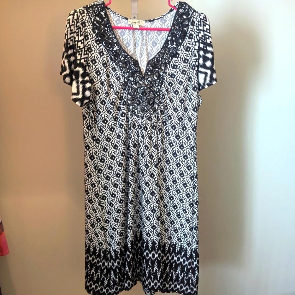 One World Size Large Black White Dress
